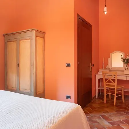 Villa Peruccio 4, Emma